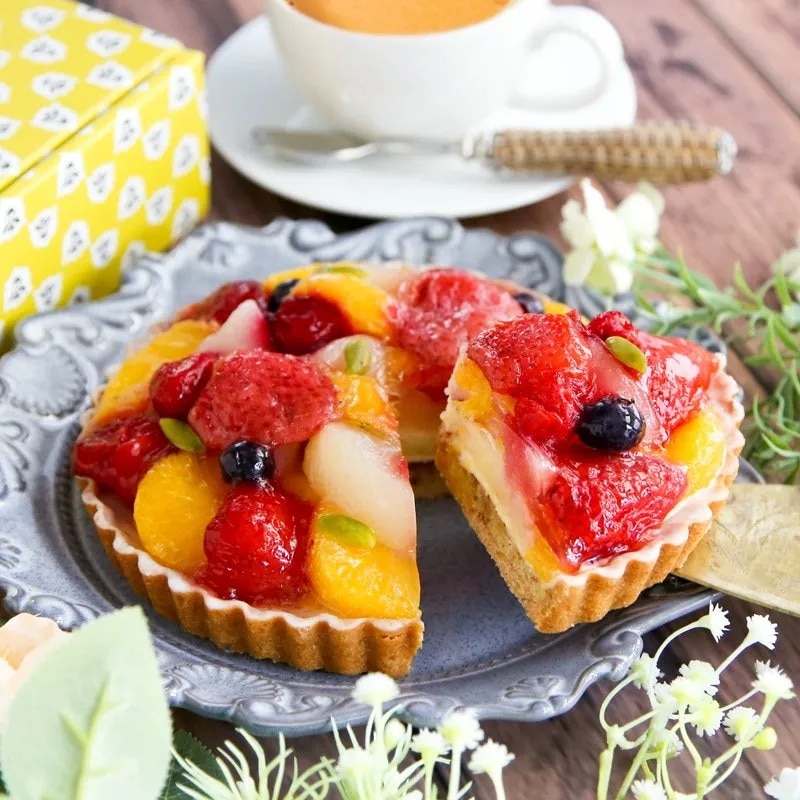 【お誕生日カード付】 フルーツタルトケーキ5号(15cm) / 「タルト・オ・フリュイ・スュルジュレ」 通販でのご注文