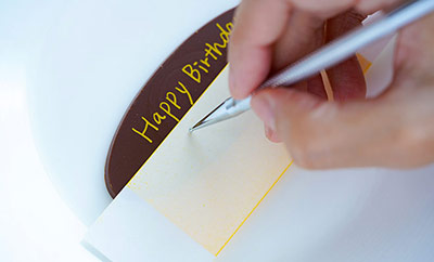 フラワーケーキ チョコレートプレート 簡単　お祝いのメッセージ
