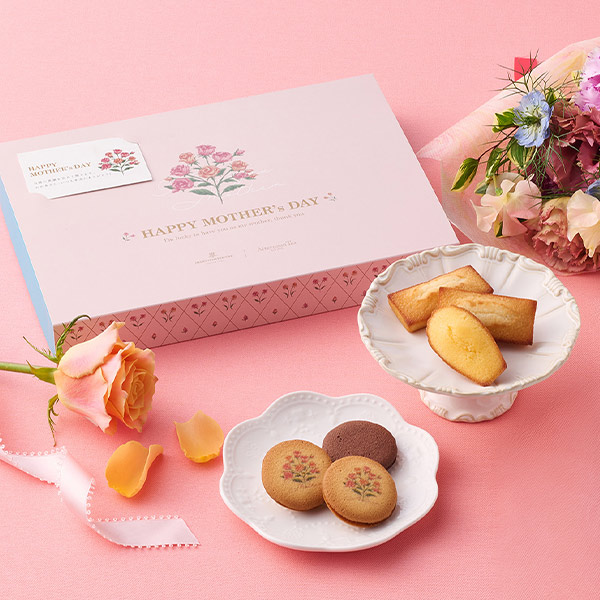 《お届けは4/11から》ラング・ド・シャ・アソート<イニシャルタオル付き母の日ボックス・M> 4種16個入 通販でのご注文 MOON(M)