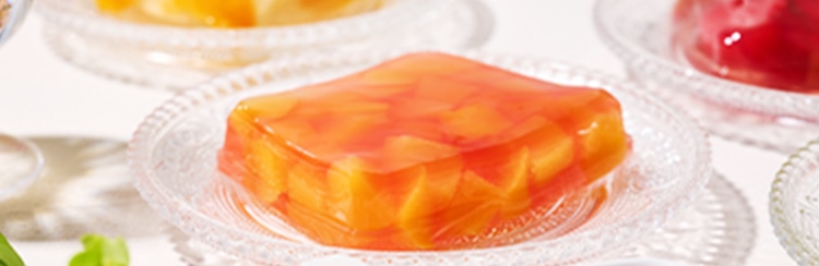 プレートにのせると、光に透けてモザイクのようにきらめく